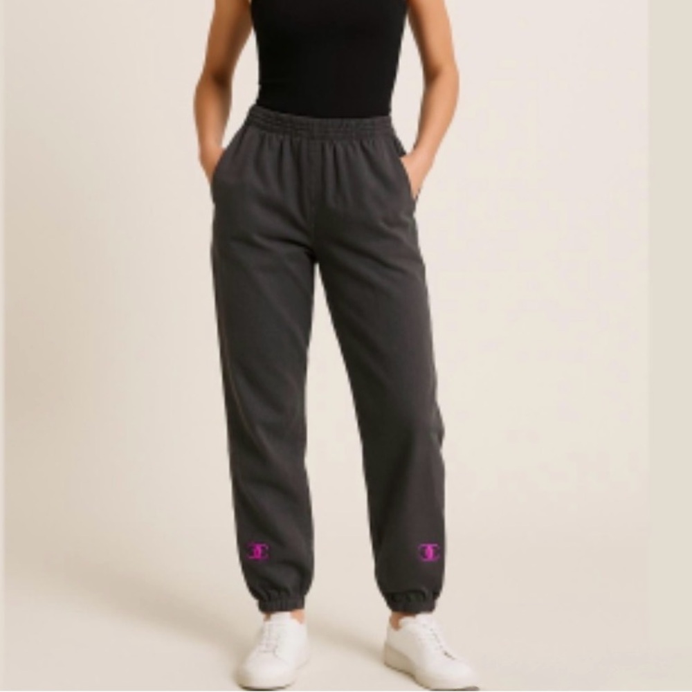 SOLD ❌ Chanel Dark Grey Joggers Pink CC Logo - Picture 2 of 15